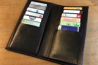 革の長財布型カードケース